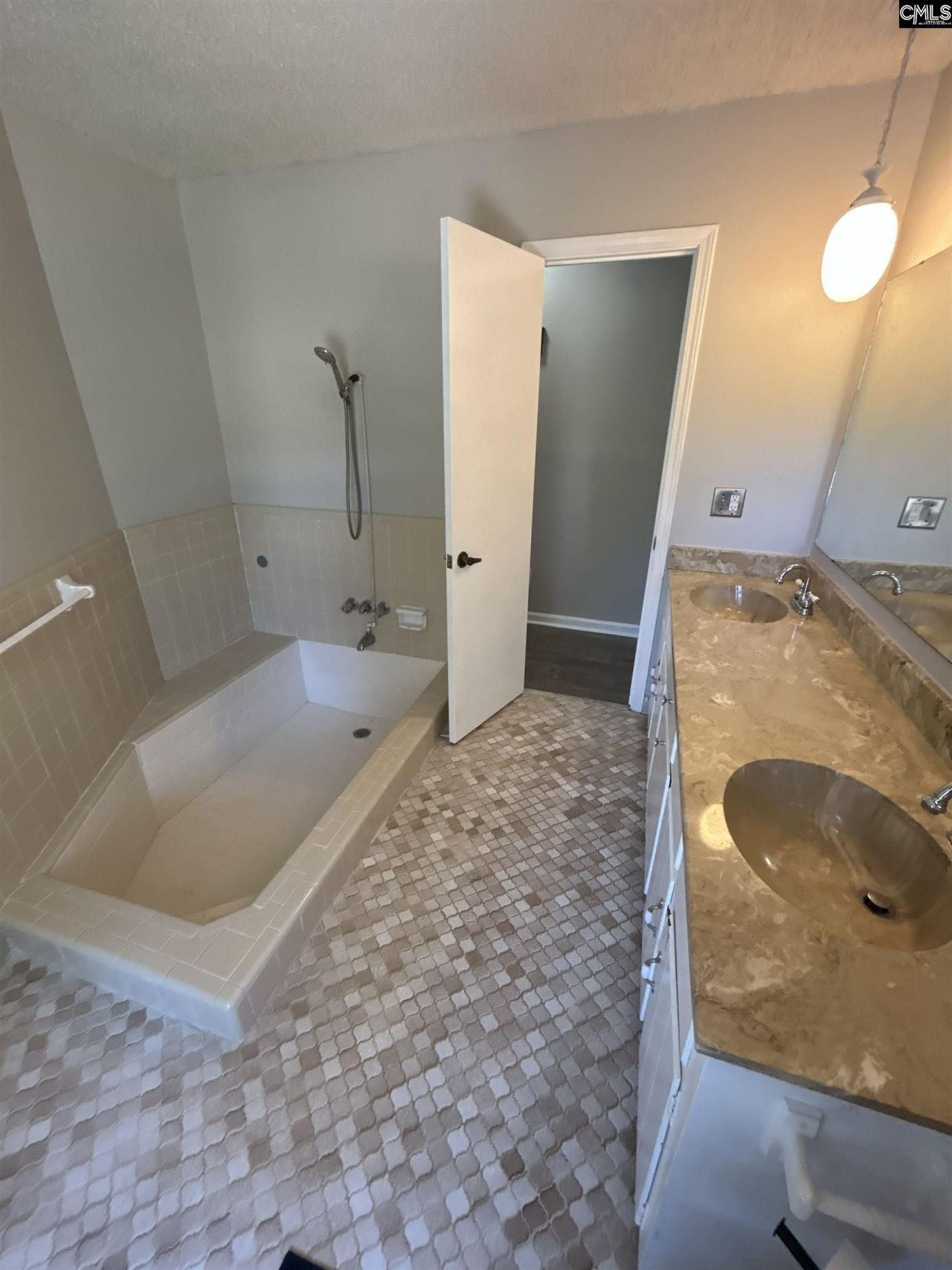 100 Finsbury Court  Photo 18