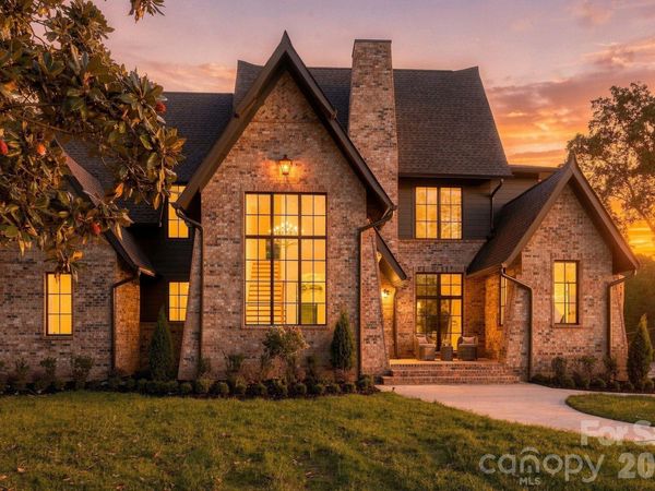 122 Lansdowne Road, Charlotte, NC 28270