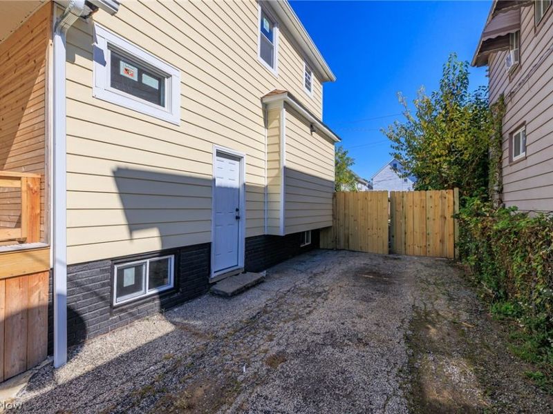 3353 W 84th Street, Cleveland, OH 44102 Photo 3