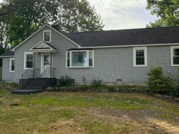 18 Baldwin Road, Sound Beach, NY 11789
