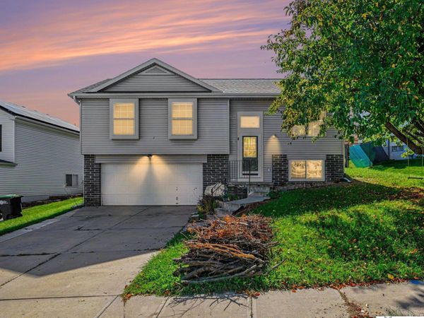 7871 Mary Street, Omaha, NE 68122