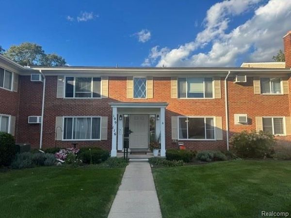 24111 Meridian Road, Unit 112, Grosse Ile Township, Mi 48138