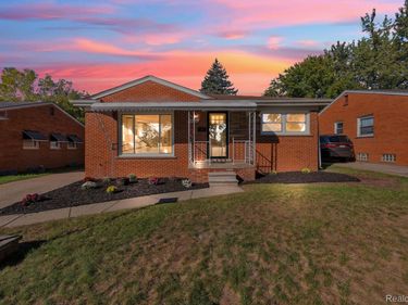 24988 Powers Avenue, Dearborn Heights, Mi 48125