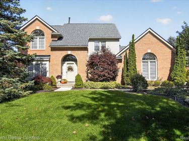 47708 Royal Pointe Drive, Canton Township, Mi 48187