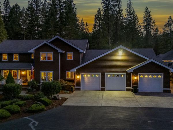 148 Carlos Avenue, Rogue River, OR 97537