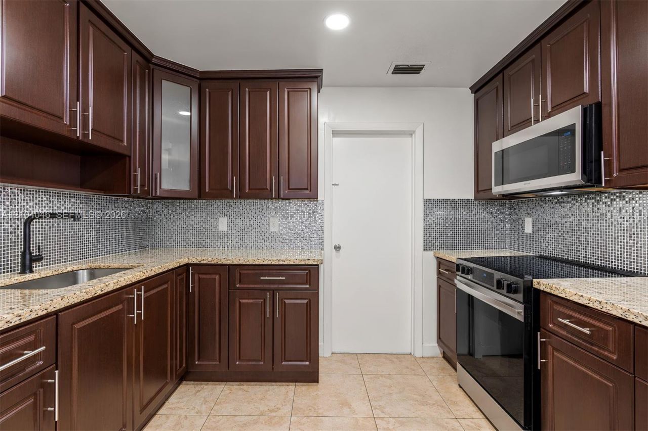 3300 SW 87th Ct, Miami, FL 33165 Photo