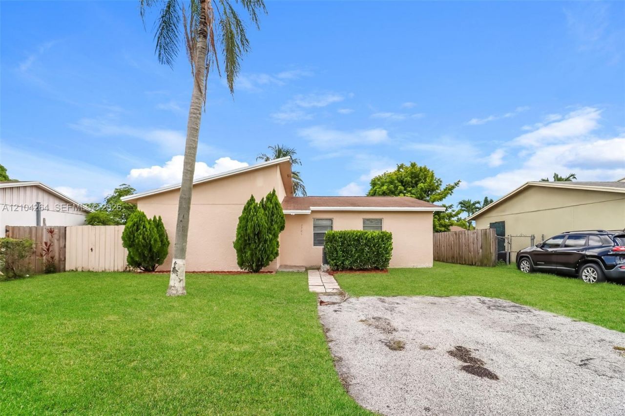 7701 SW 7th Ct, North Lauderdale, FL 33068 Main Photo