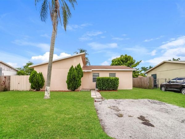 7701 SW 7th Ct , North Lauderdale, FL 33068
