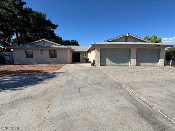 7920 Hickam Avenue, Las Vegas, NV 89129