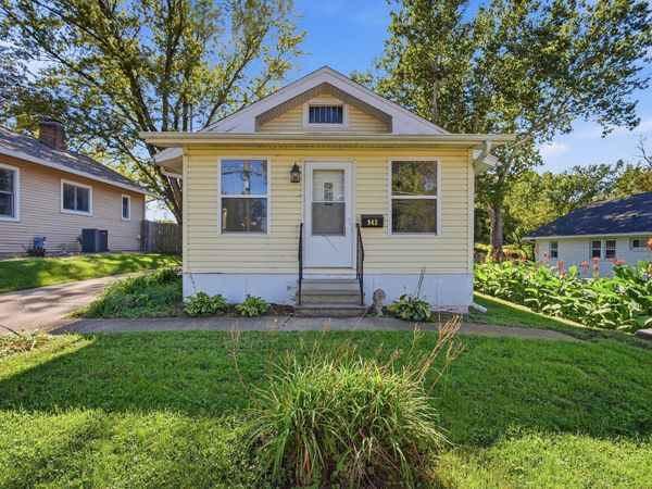 942 Creston Avenue, Des Moines, IA 50315