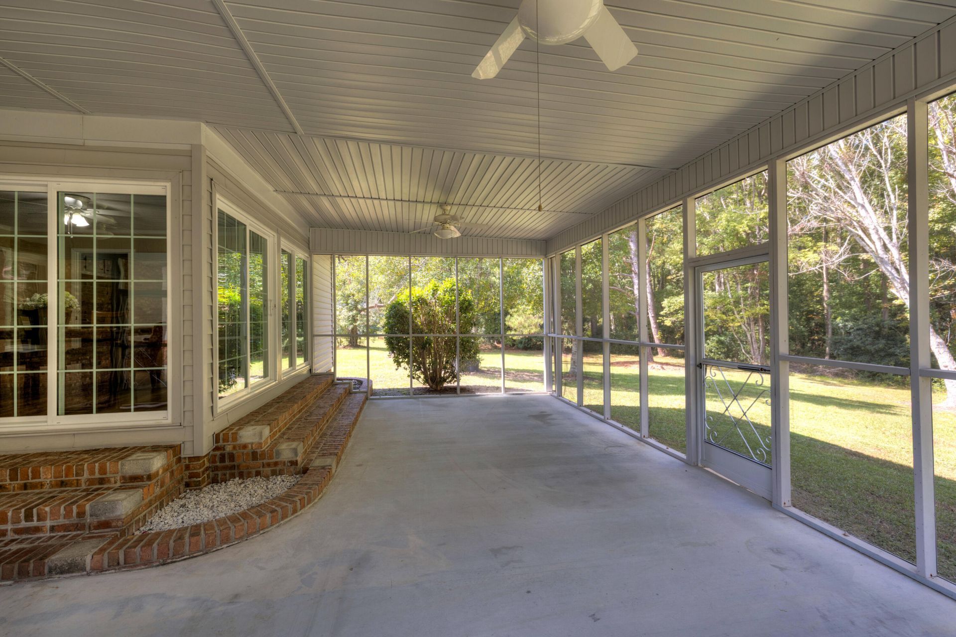 1435 Peggy Lane Photo 16