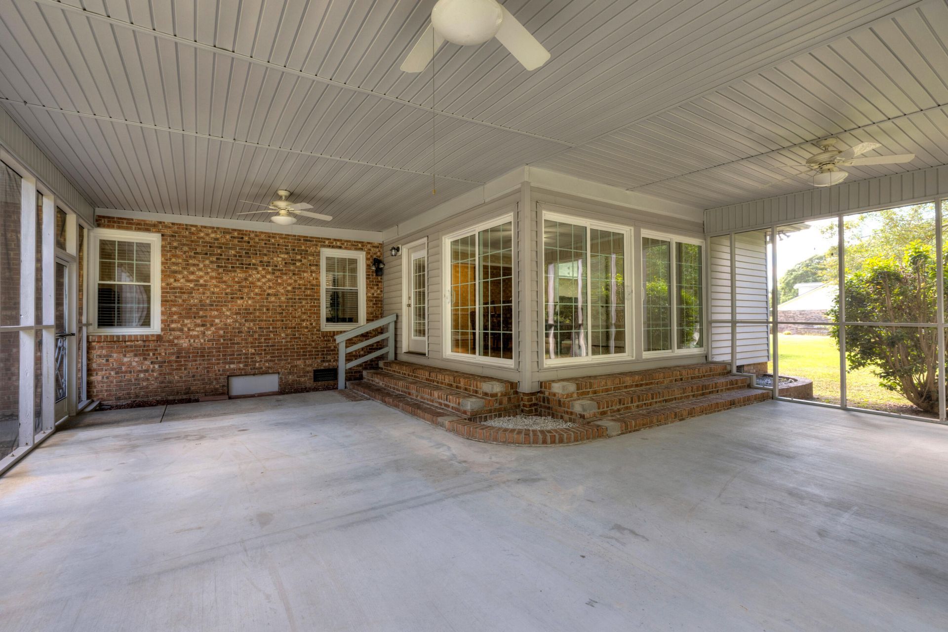 1435 Peggy Lane Photo 17