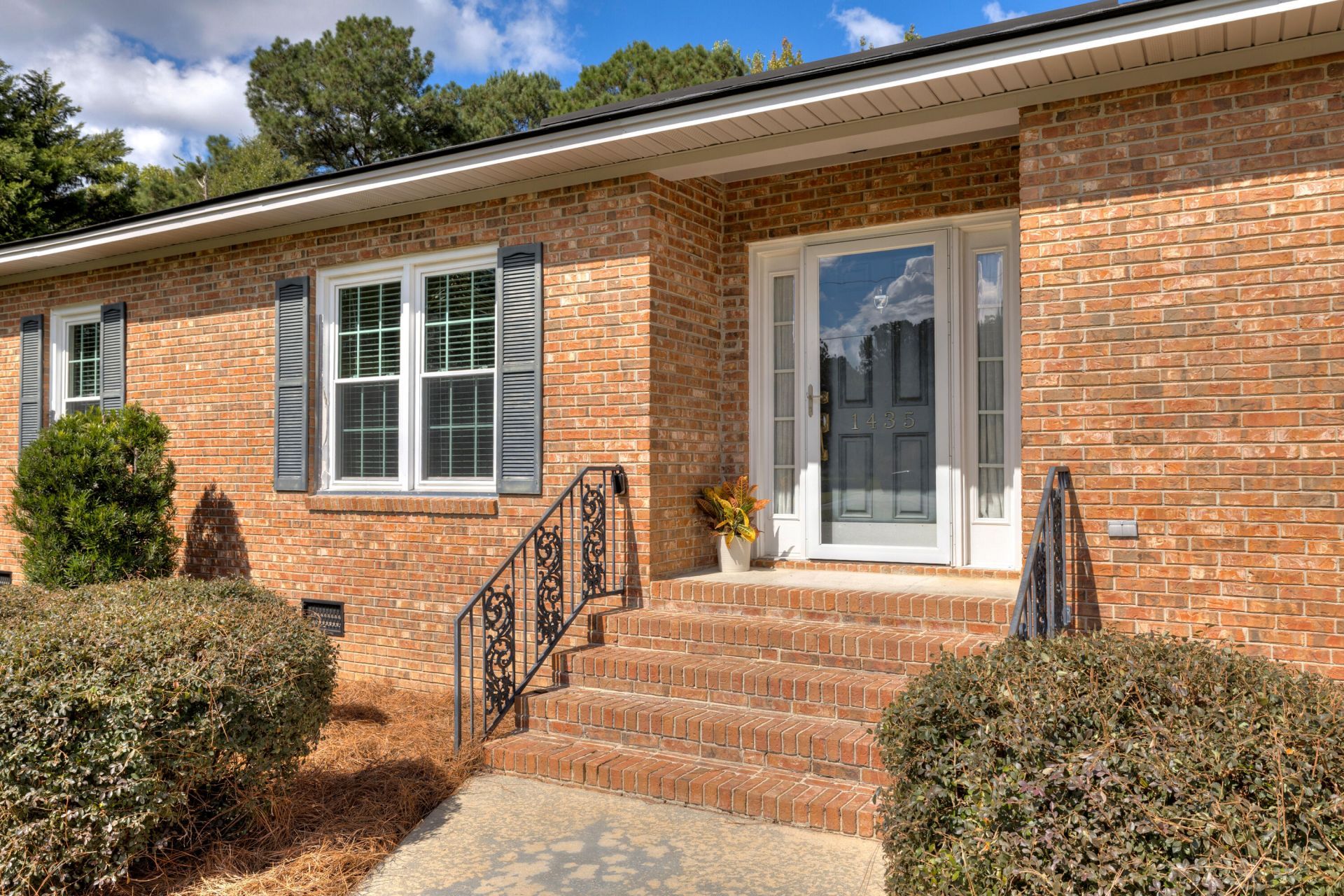 1435 Peggy Lane Photo 4