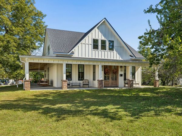 17 E 1st Ave , Hohenwald, TN 38462