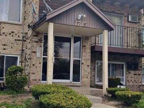 1715 W CHARIOT Court , Unit 1B, Mount Prospect, IL 60056