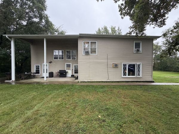 211 W Woodlawn Avenue , Hinckley, IL 60520