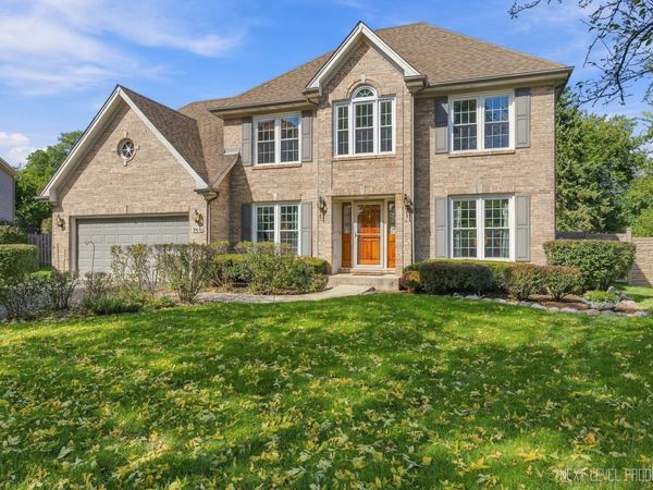 740 Hampton Course , West Chicago, IL 60185