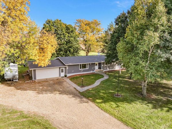 11404 330th Avenue, Blue Earth, MN 56013