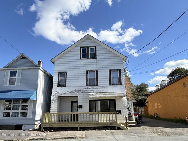 15 Hospital Street , Carbondale, PA 18407