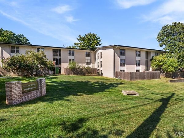 10421 Briarbend Dr. Drive, Unit 7, St Louis, MO 63146
