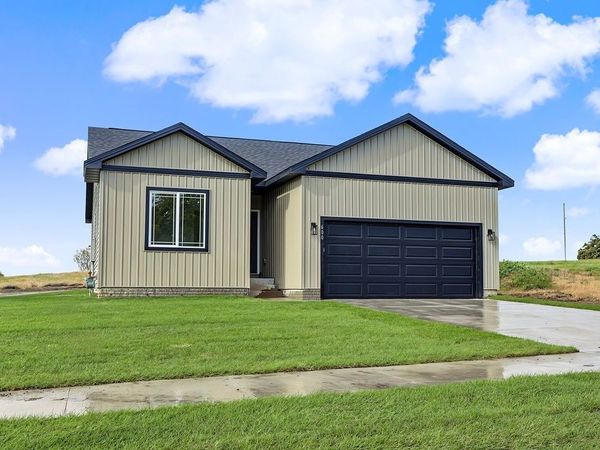 600 Cottonwood Avenue, Woodward, IA 50276
