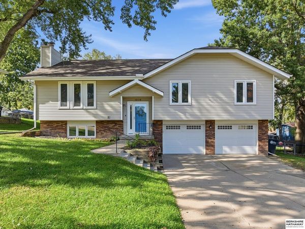 1316 S 162nd Avenue, Omaha, NE 68130
