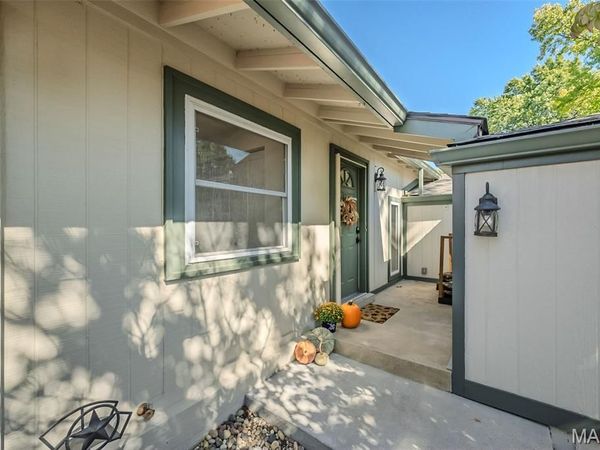 873 Delmonico Drive, Manchester, MO 63021