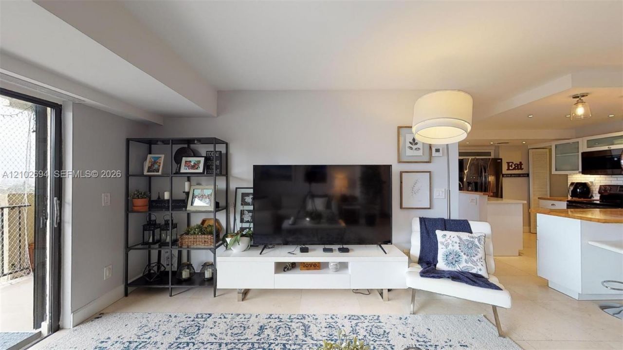 77 Crandon Blvd , Unit 8D, Key Biscayne, FL 33149 Photo