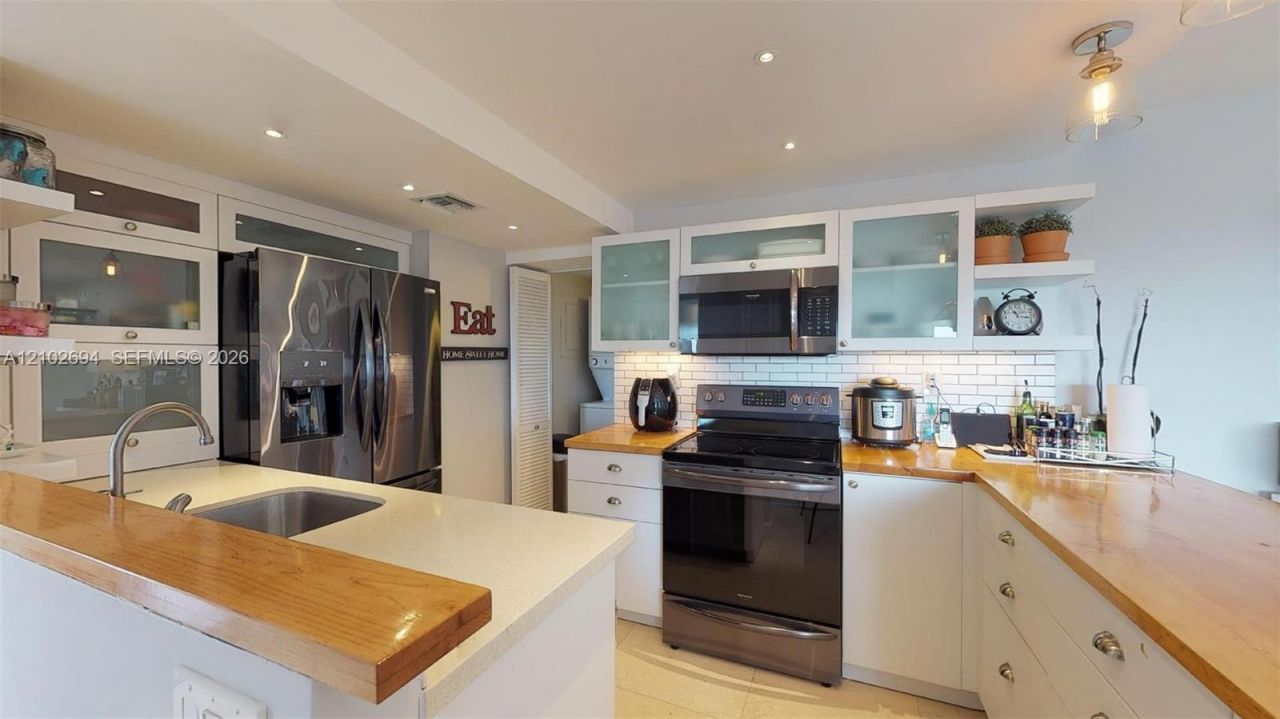 77 Crandon Blvd , Unit 8D, Key Biscayne, FL 33149 Photo