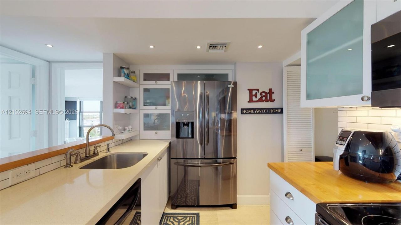 77 Crandon Blvd , Unit 8D, Key Biscayne, FL 33149 Photo
