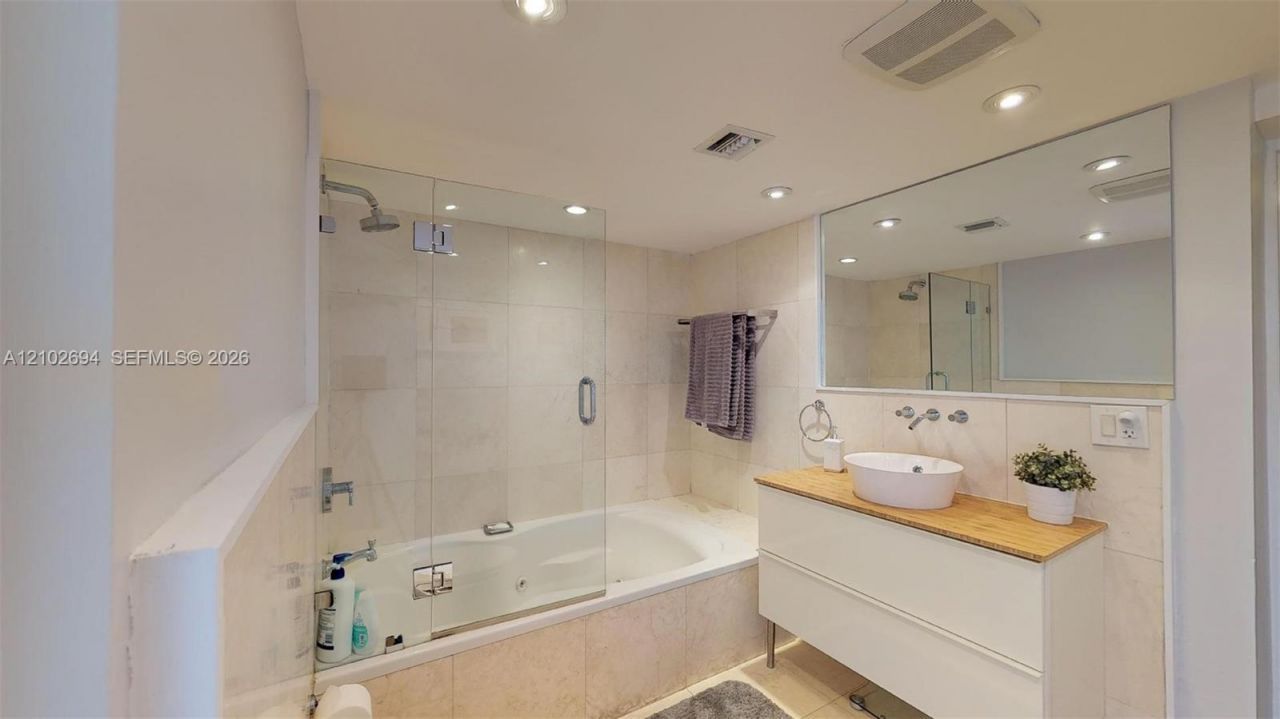 77 Crandon Blvd , Unit 8D, Key Biscayne, FL 33149 Photo