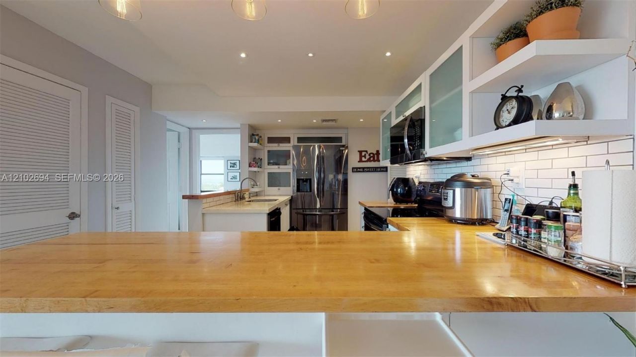 77 Crandon Blvd , Unit 8D, Key Biscayne, FL 33149 Photo
