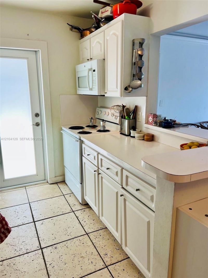 1441 Lincoln Rd , Unit 207, Miami Beach, FL 33139 Photo