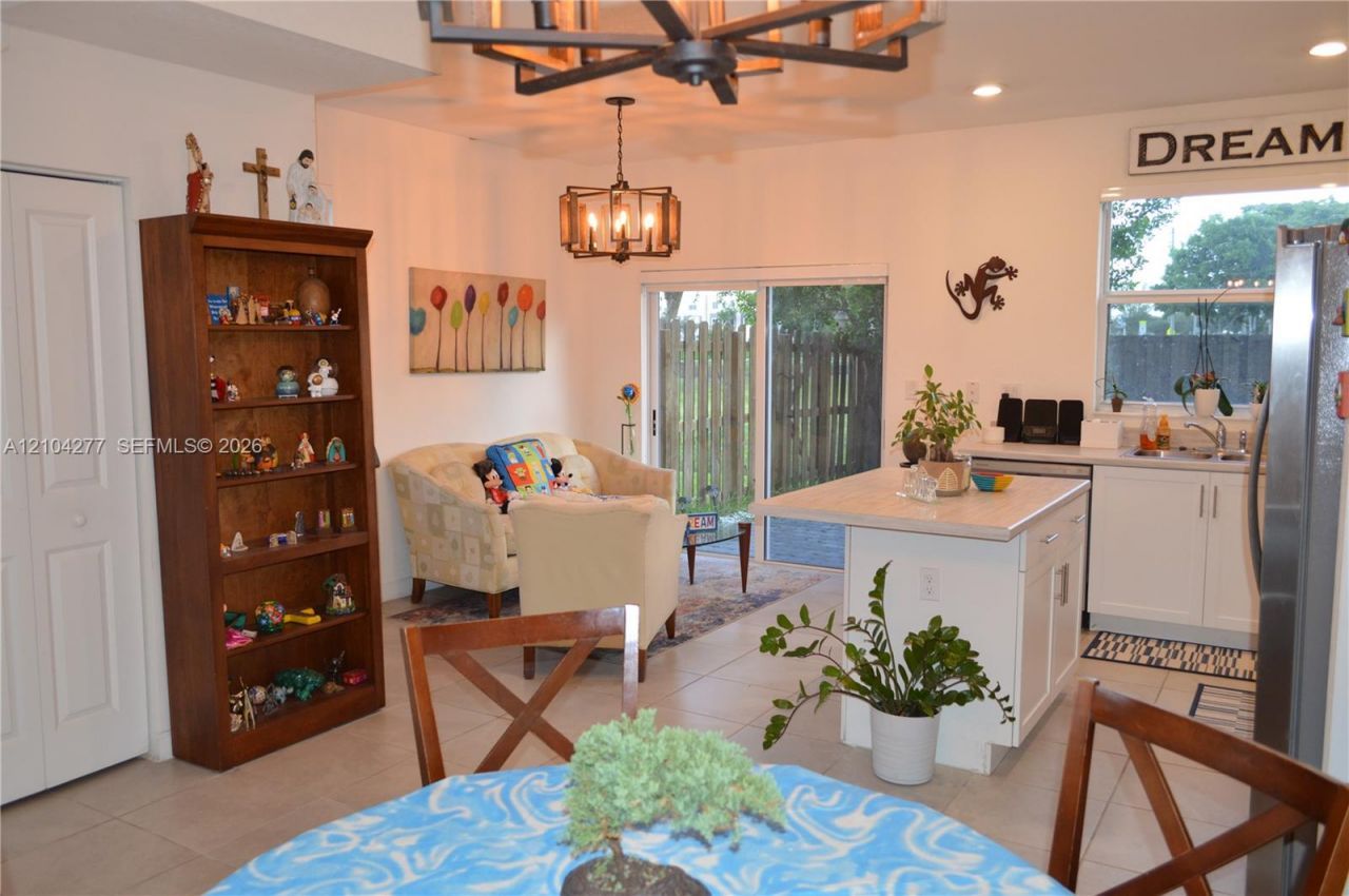 2744 SE 19th St , Homestead, FL 33035 Photo
