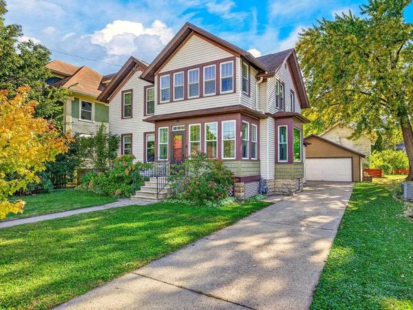 709 W NEW YORK AVENUE, Oshkosh, WI 54901