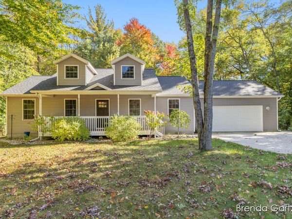 9642 Hummingbird Court, Howard City, MI 49329