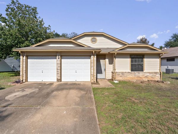 2614 Aylesbury LN , Austin, TX 78745