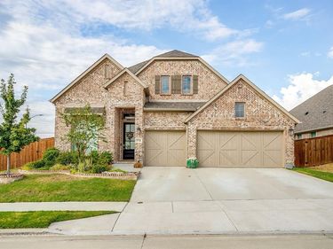 5736 Lake Jackson Drive, Fort Worth, TX 76126