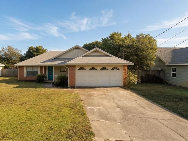 112 Austin Court, Mary Esther, FL 32569