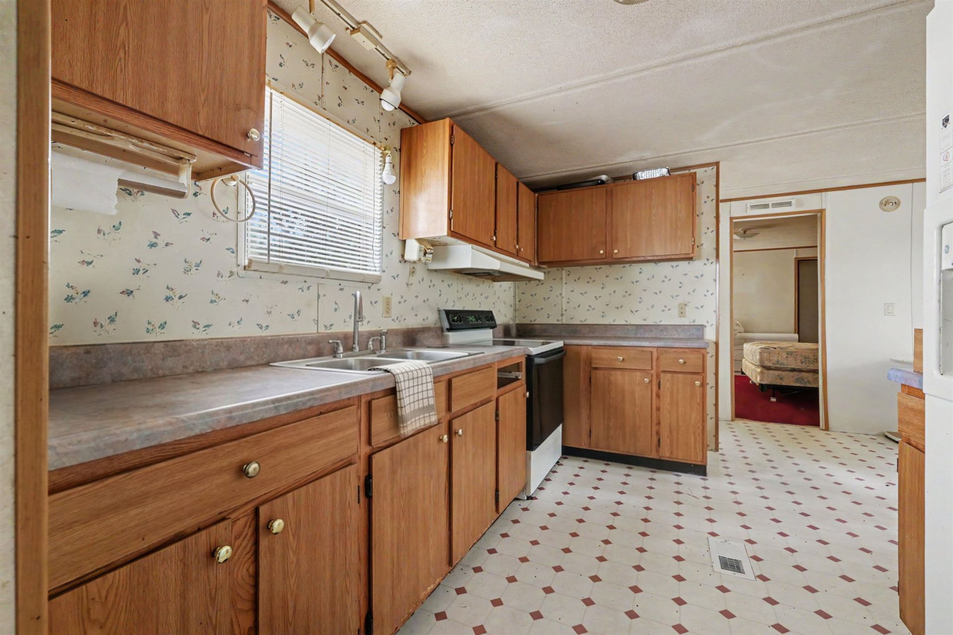 1068 Old River Rd.  Photo 5
