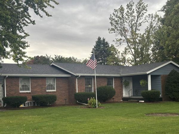 1650 WOODBINE Circle North, Galesburg, IL 61401