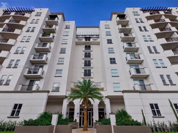 9021 SW 94th St, Unit 307, Miami, FL 33176