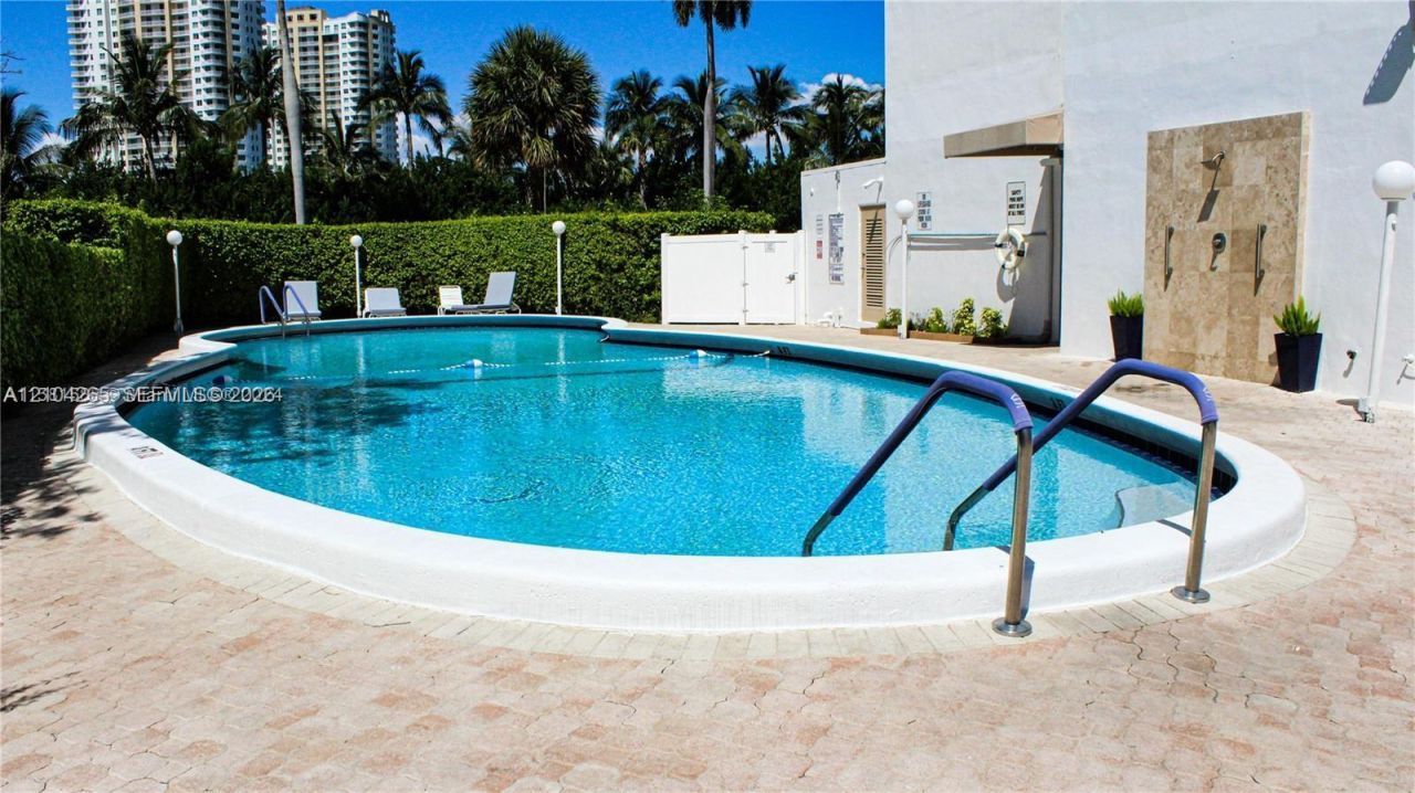 400 Diplomat Pkwy, Unit 601, Hallandale Beach, FL 33009 Photo