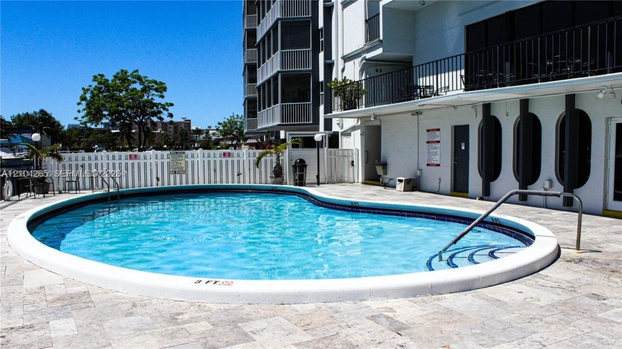 400 Diplomat Pkwy, Unit 601, Hallandale Beach, FL 33009 Photo