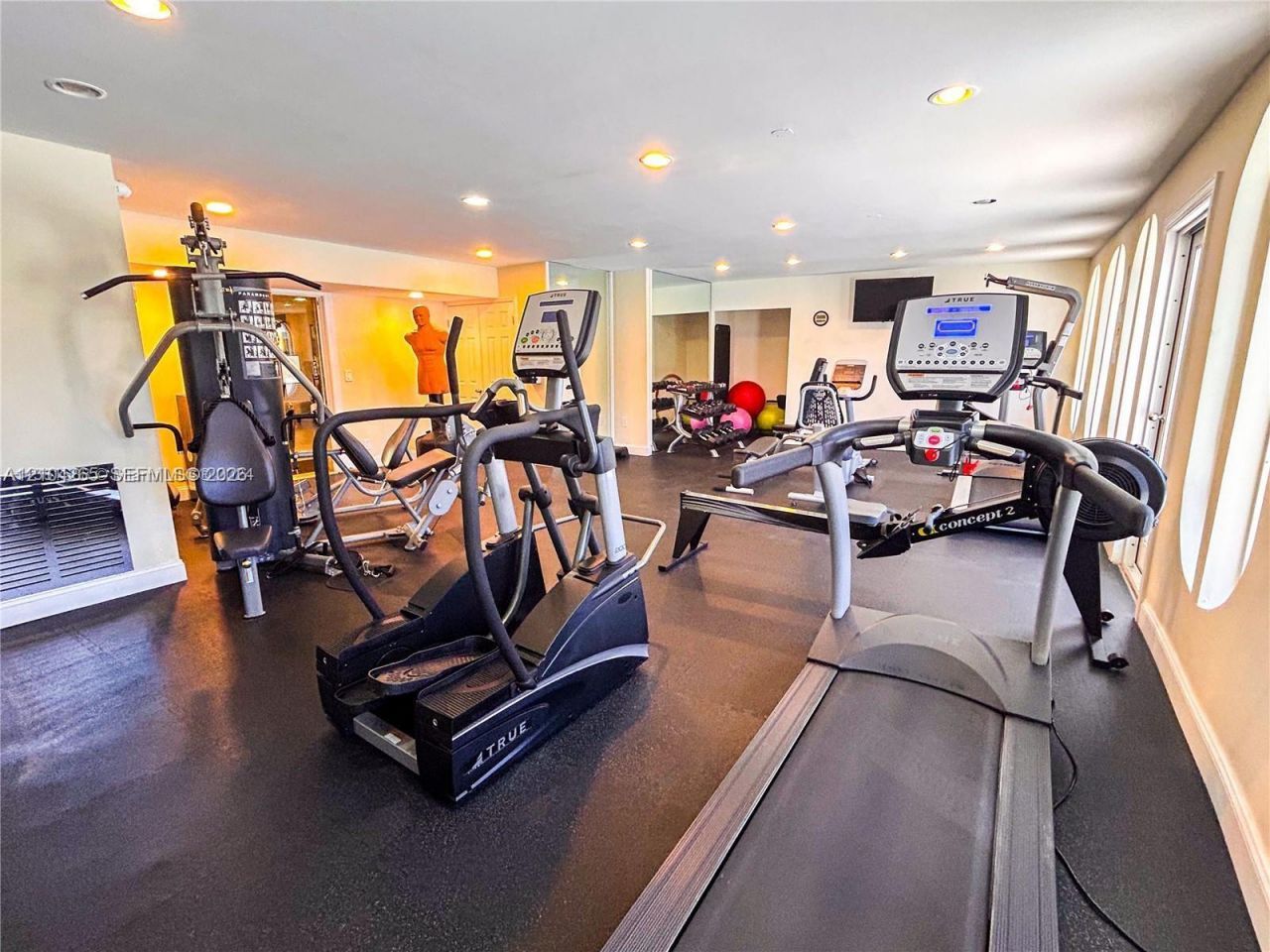 400 Diplomat Pkwy, Unit 601, Hallandale Beach, FL 33009 Photo