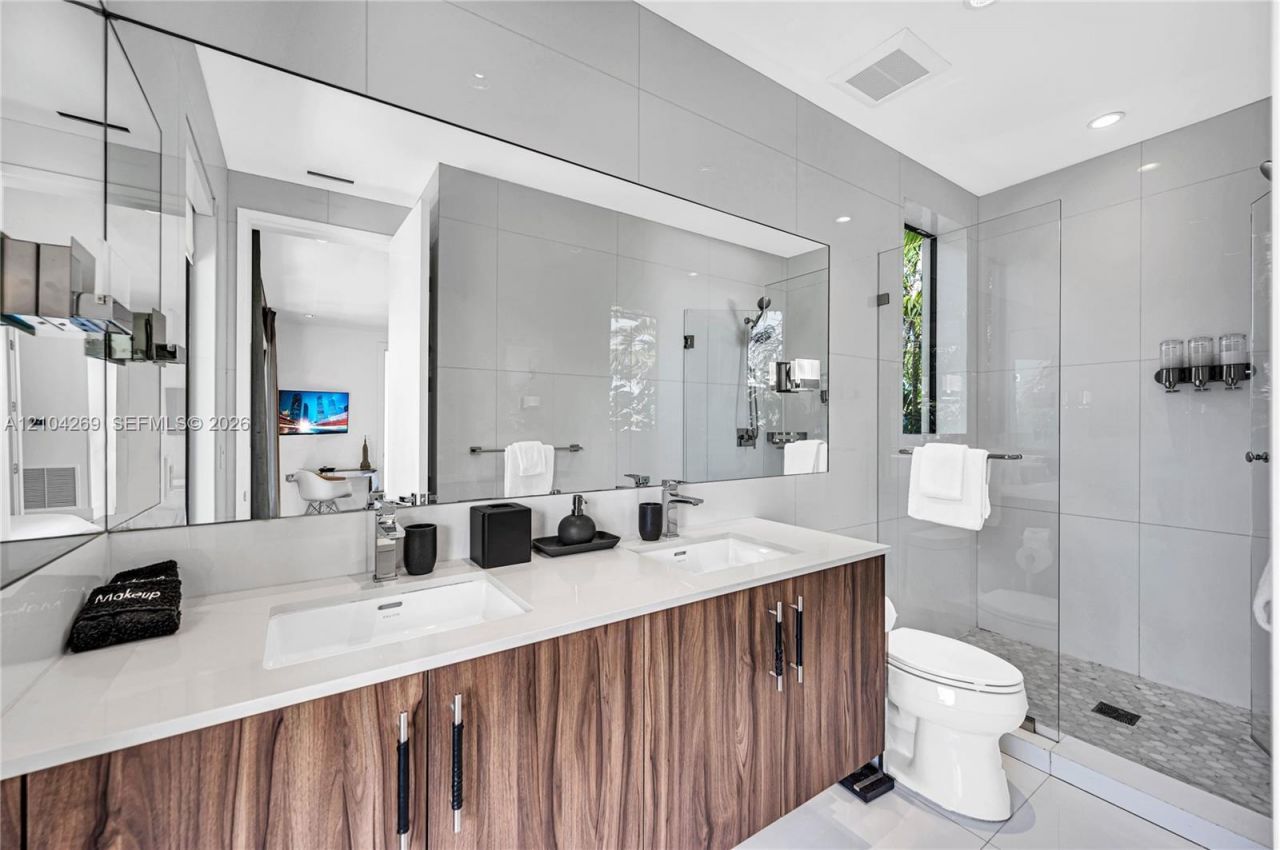 7501 Coquina Dr , North Bay Village, FL 33141 Photo