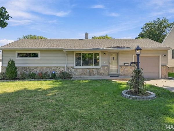 422 Barron Lane, Webster Groves, MO 63119