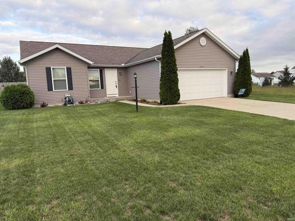 52604 Blue Winged Trail, South Bend, IN 46628