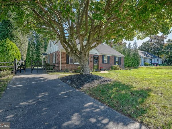 28 LONGWOOD DRIVE W , WAYNE, PA 19087