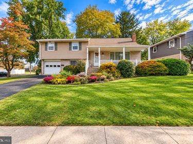 523 ALPINE CIRCLE, EMMAUS, PA 18049